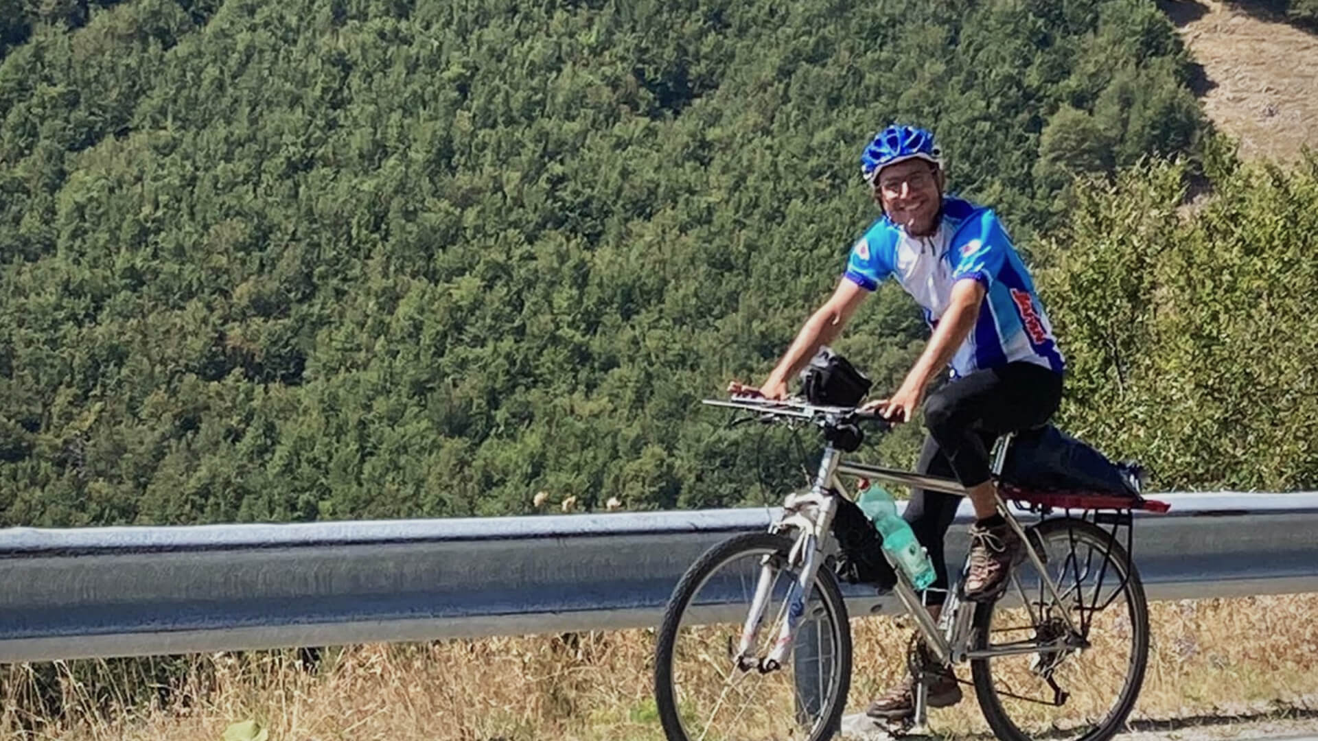 Francesco durante la seconda edizione della Pedalata solidale